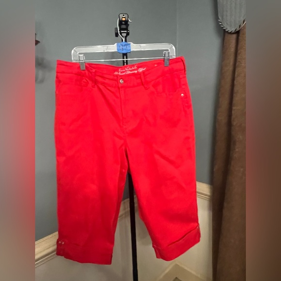 Gloria Vanderbilt Pants - Gloria Vanderbilt Bright Red‎ Slimming Pants